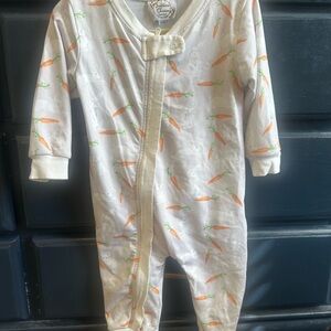 Unisex White Footed Pajamas with Orange Carrot Print